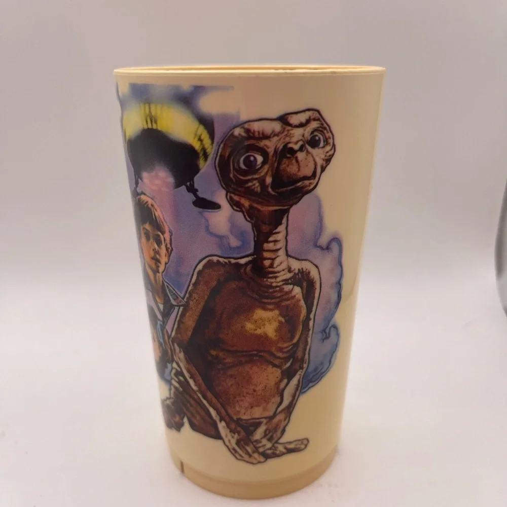 E.T. Steven Spielberg Extra Terrestrial VTG Collectible 80’s Universal‎ Cup